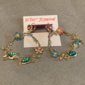 BETSEY JOHNSON Gold Underwater Fish drop hoops